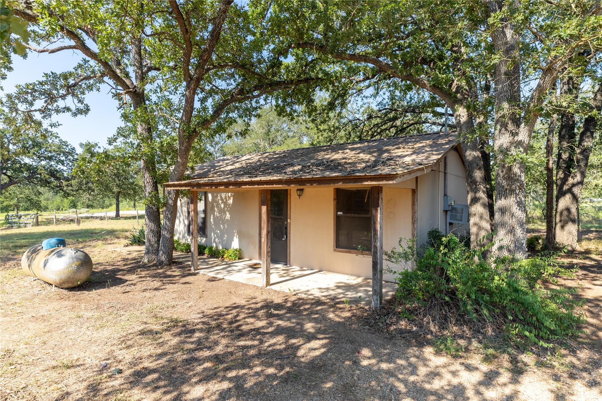 2173 County Road 434 Loop Property Photo 3