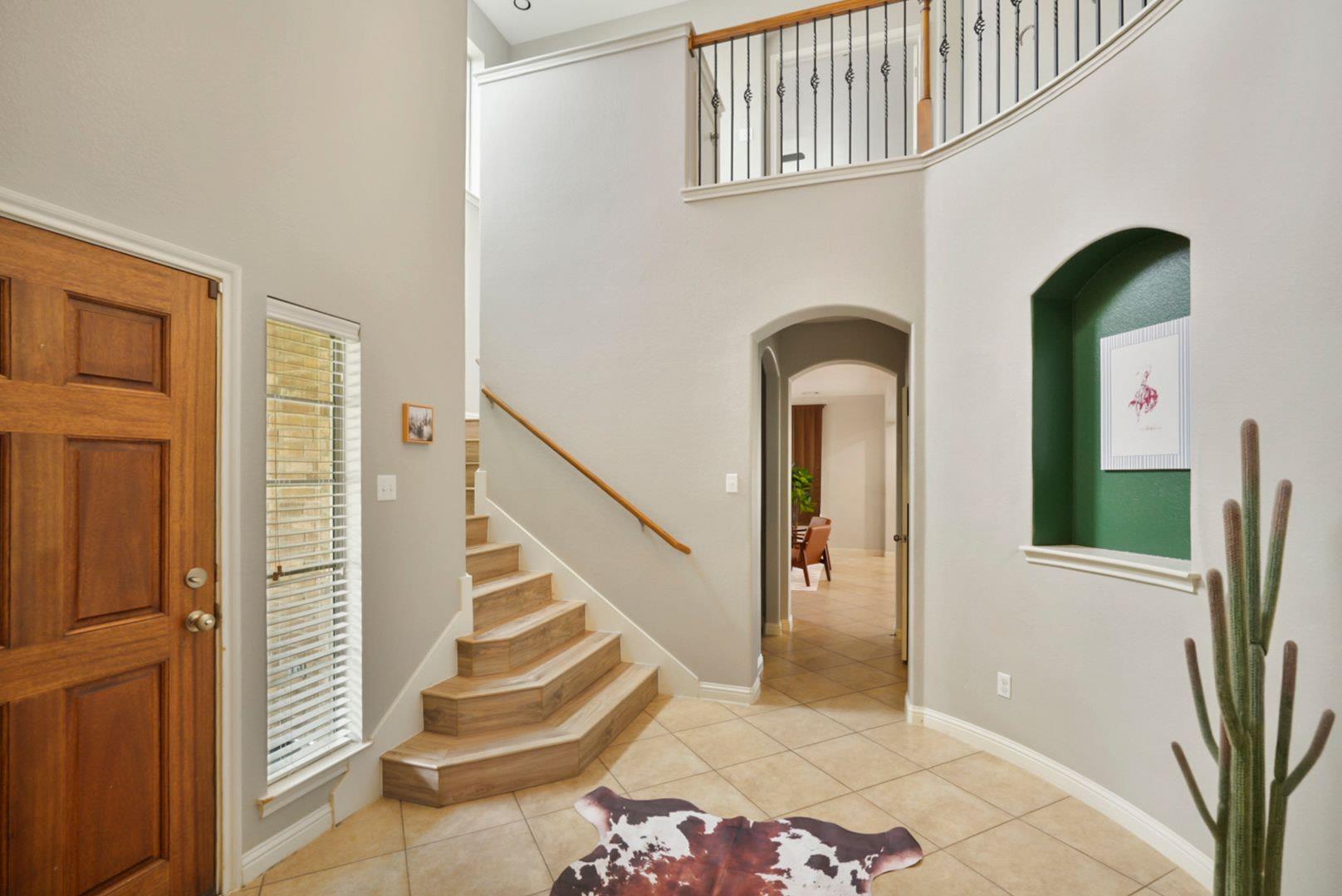 3709 Glastonbury Trl Property Photo 3