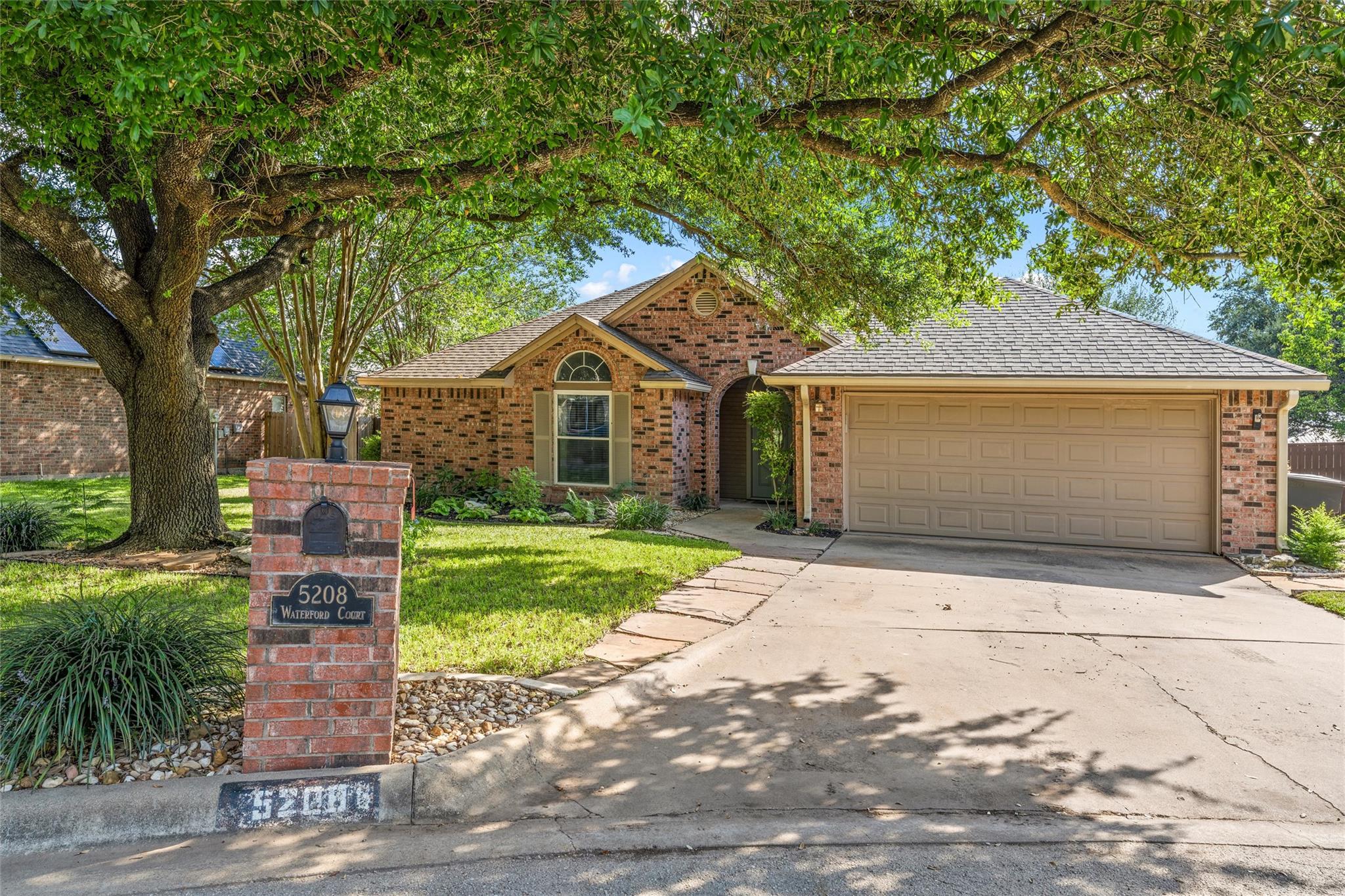 5208 Waterford Ct Property Photo 1