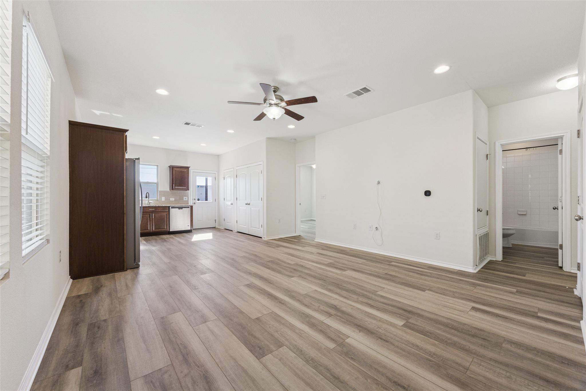 6401 Graymont Dr Property Photo 2