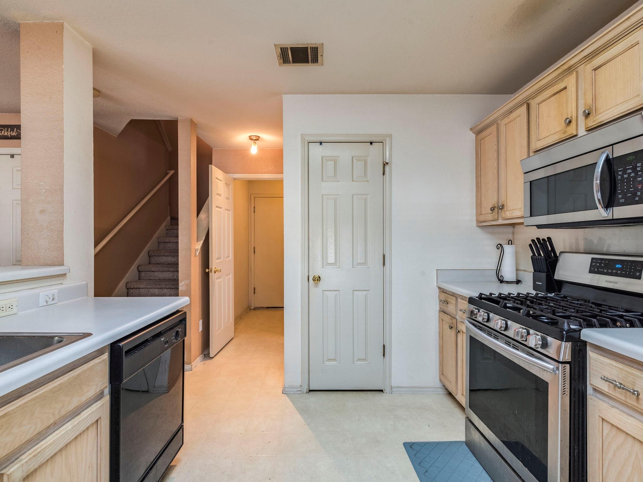 17105 Tobermory Dr Property Photo 9