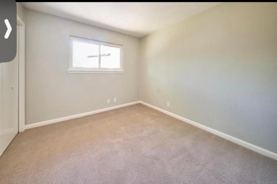 2207 Galway St Property Photo 4