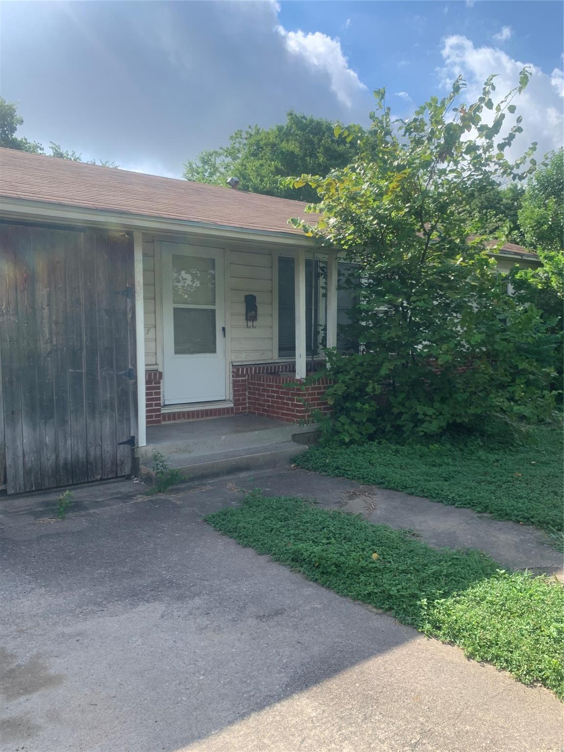 7703 Woodrow Ave Property Photo 1