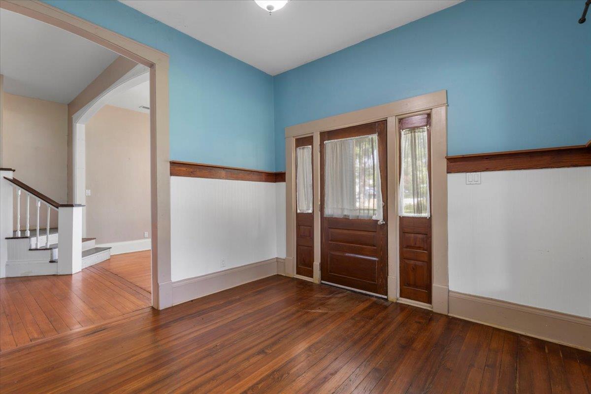 710 Gresham St Property Photo 5