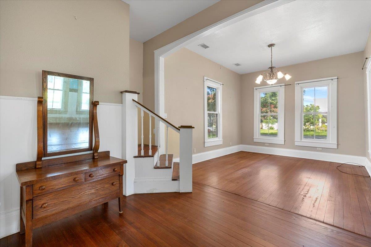 710 Gresham St Property Photo 6