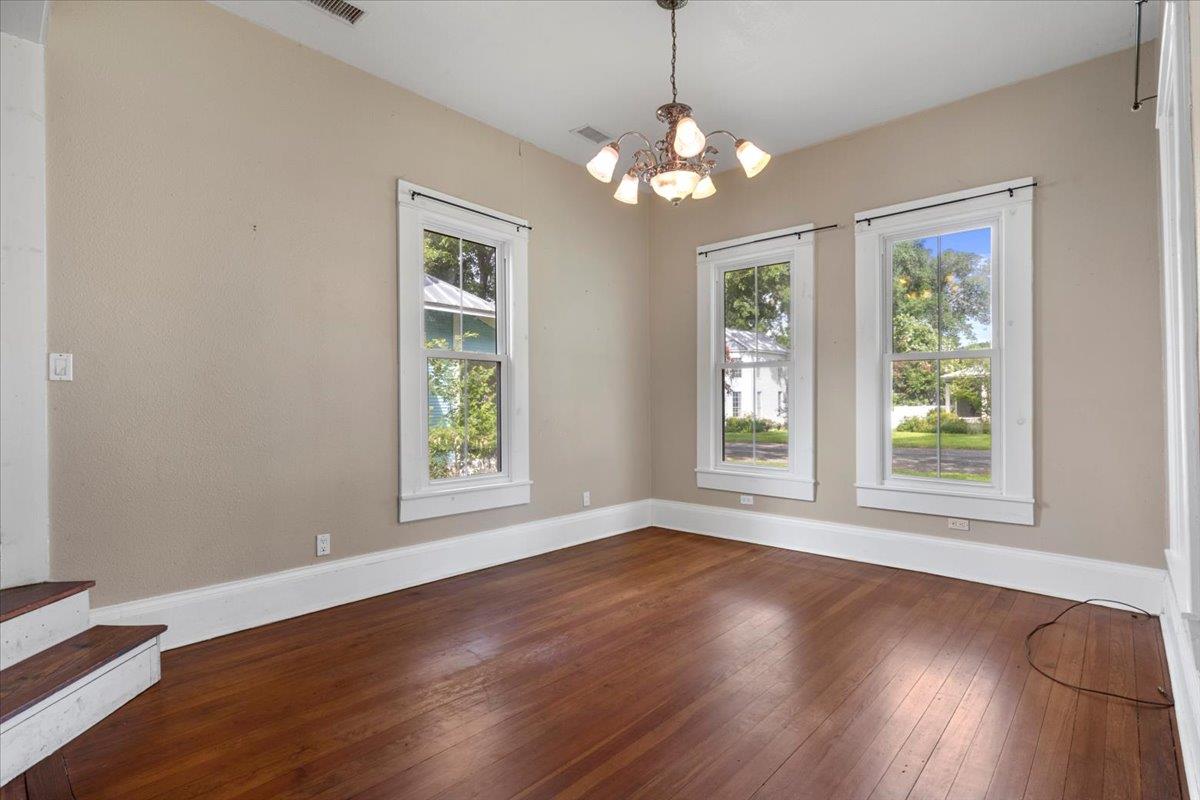 710 Gresham St Property Photo 7