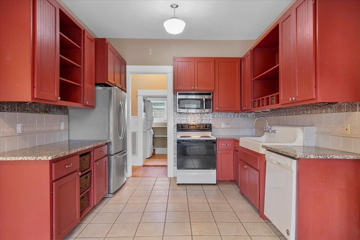 710 Gresham St Property Photo 9