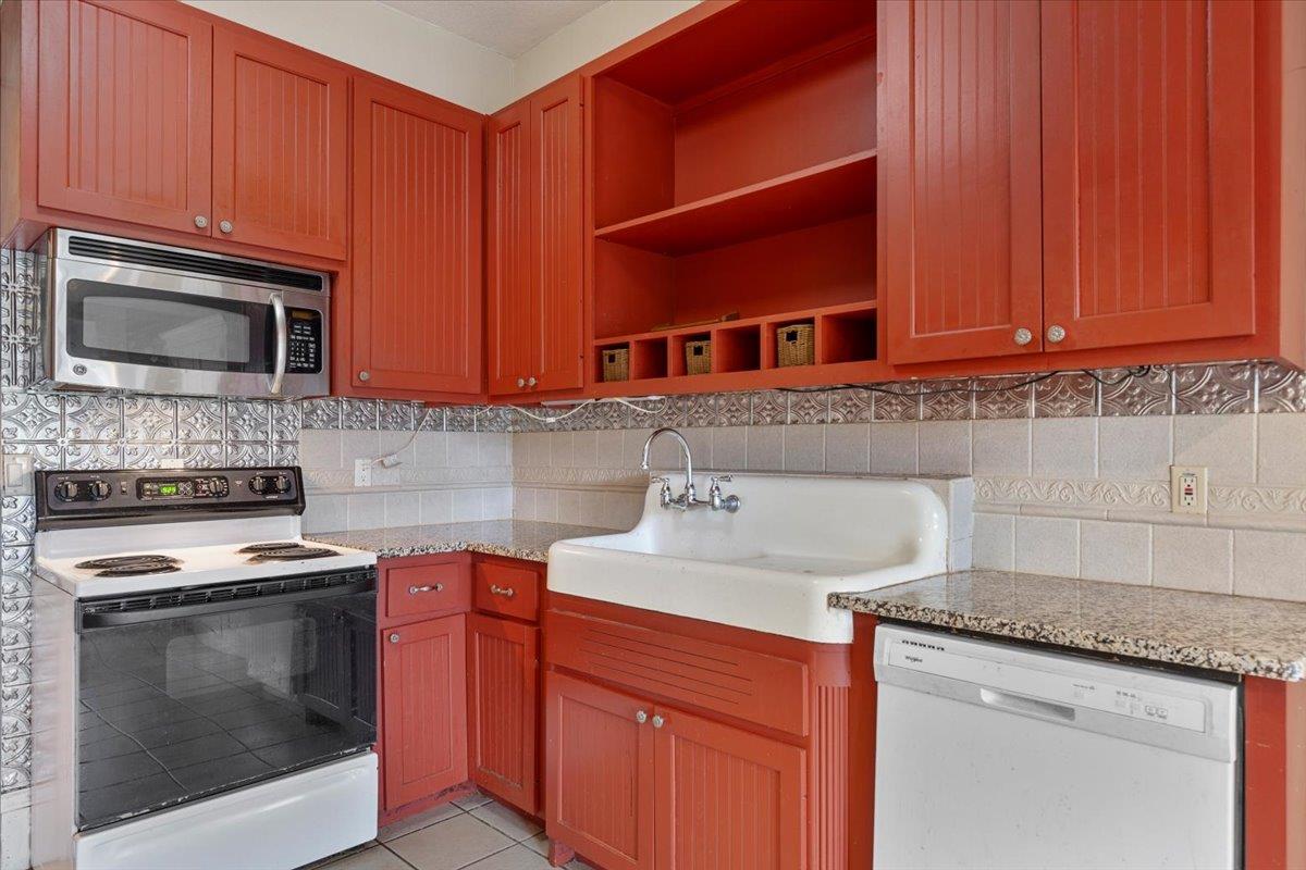 710 Gresham St Property Photo 10