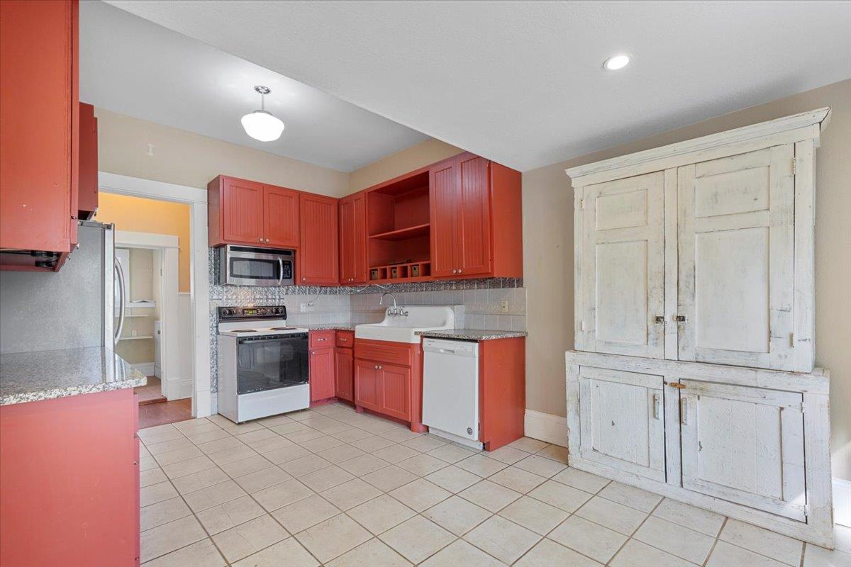 710 Gresham St Property Photo 11