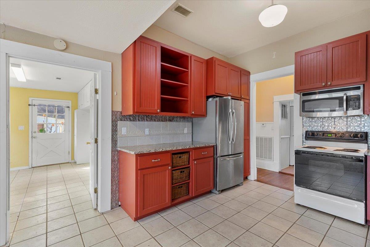 710 Gresham St Property Photo 13