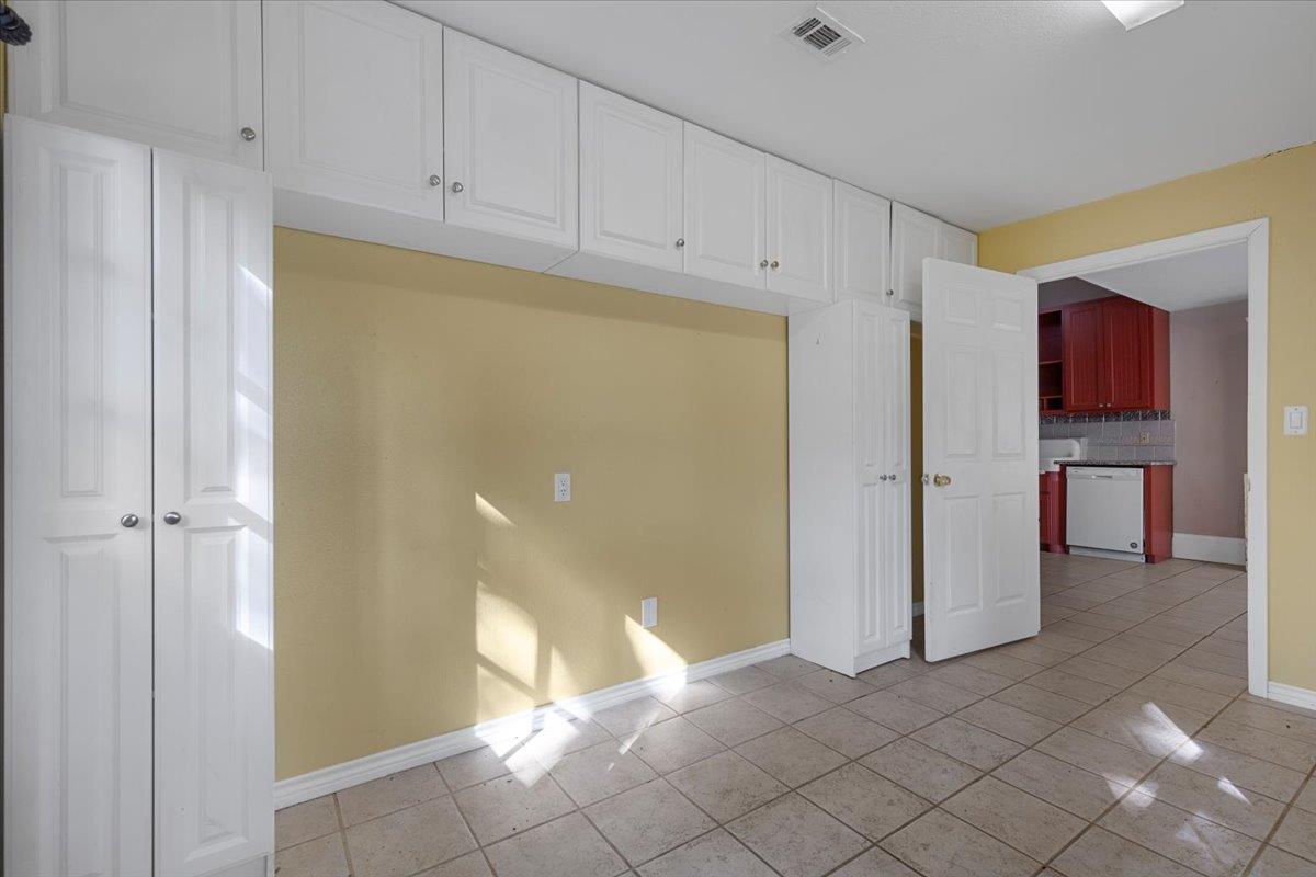 710 Gresham St Property Photo 14