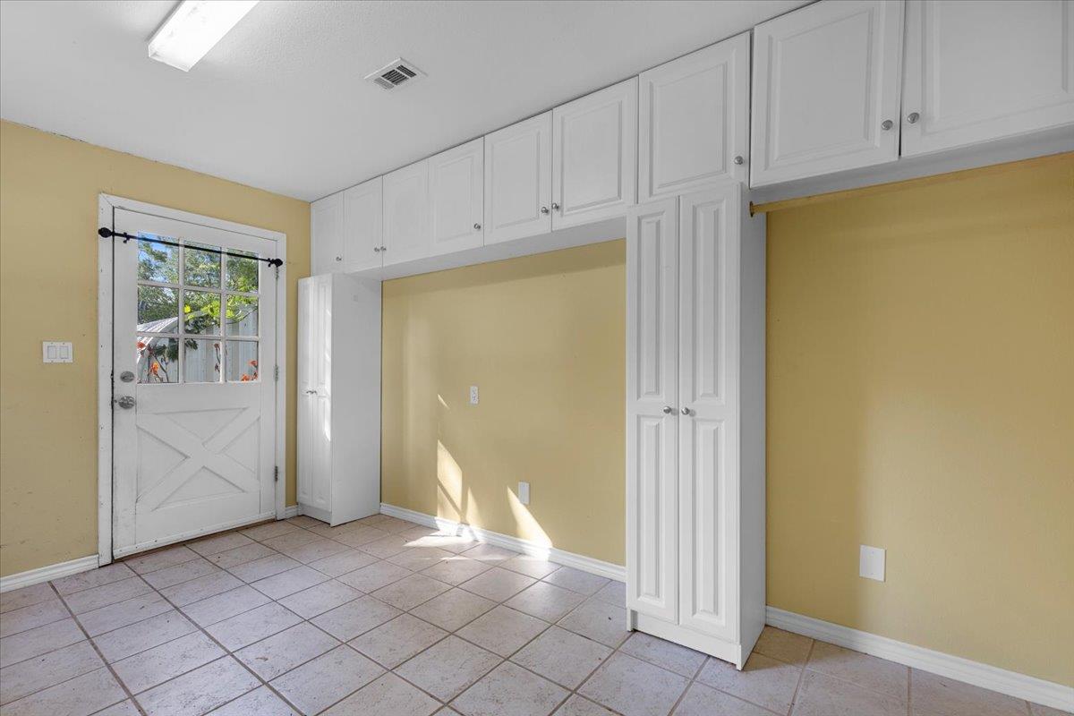 710 Gresham St Property Photo 15