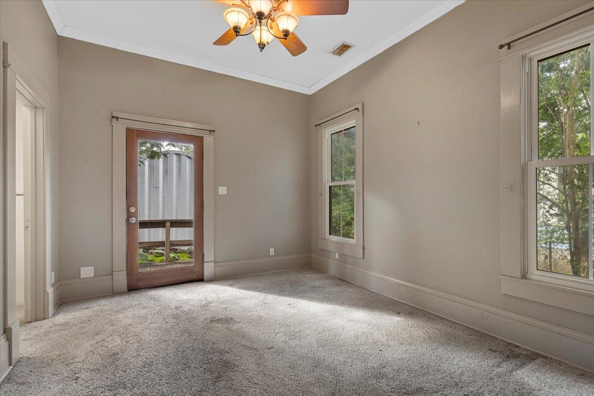 710 Gresham St Property Photo 17