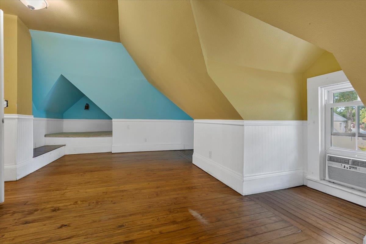 710 Gresham St Property Photo 24
