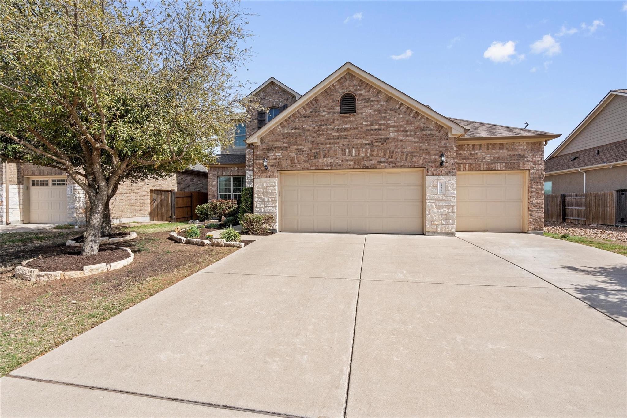 15812 Jeffs Ln Property Photo 2