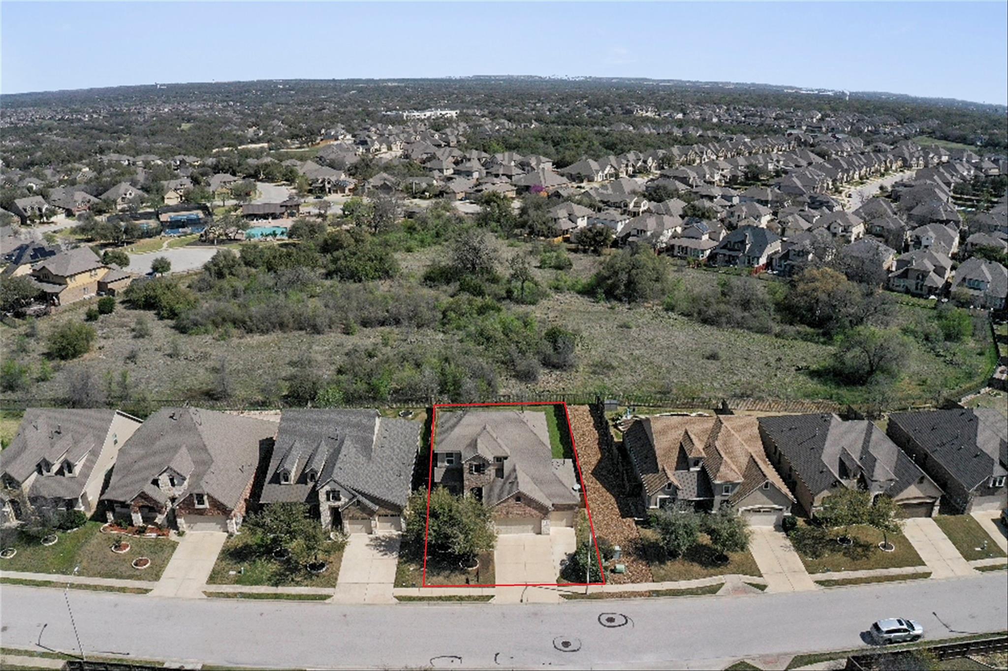 15812 Jeffs Ln Property Photo 3