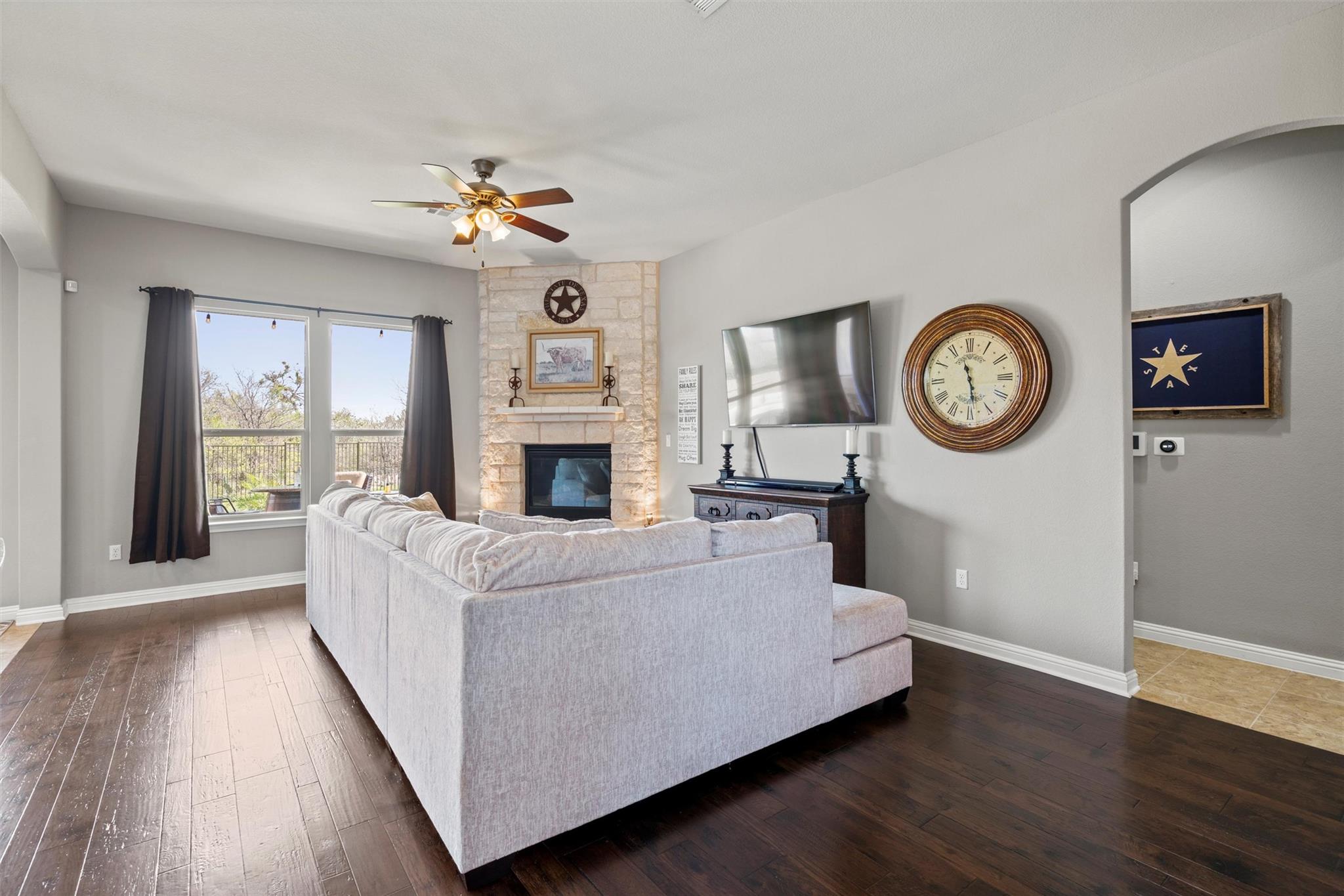 15812 Jeffs Ln Property Photo 8