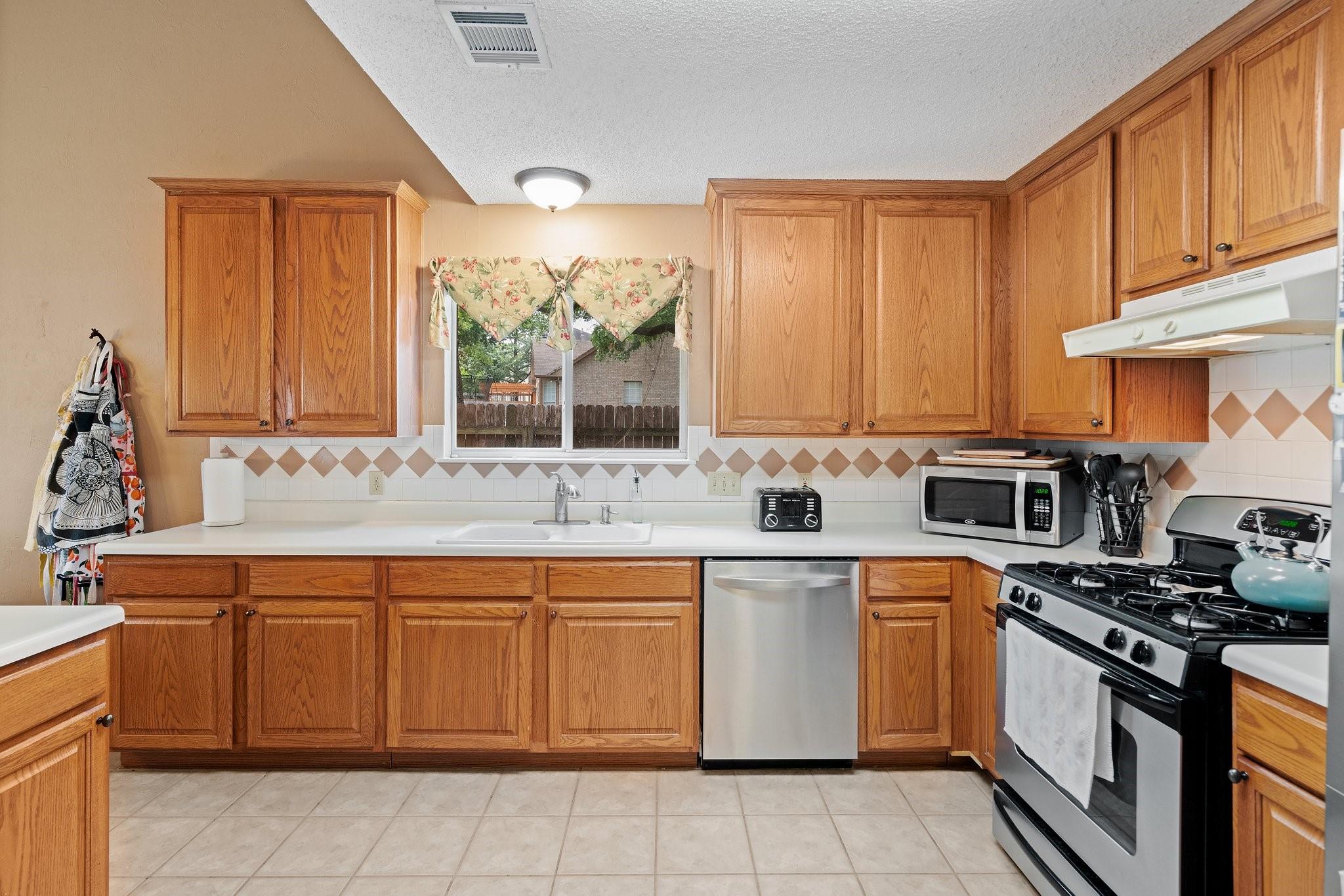 12900 Medina River Way Property Photo 7