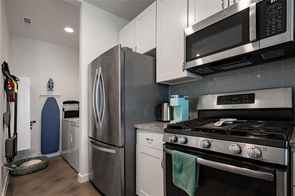 4702 Leslie Ave #a Property Photo 3