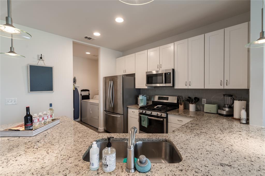 4702 Leslie Ave #a Property Photo 6