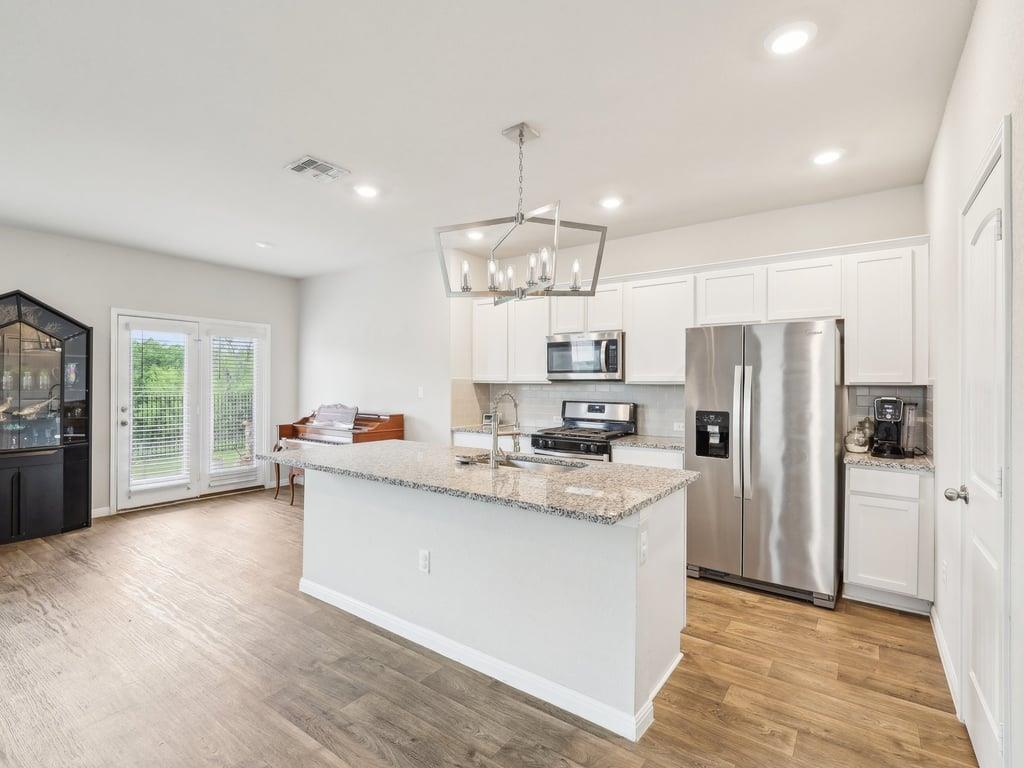 709 Bluffview Dr Property Photo 4