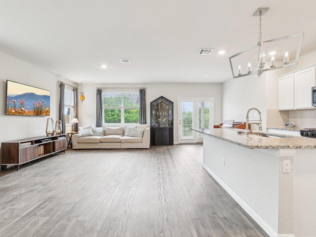 709 Bluffview Dr Property Photo 7