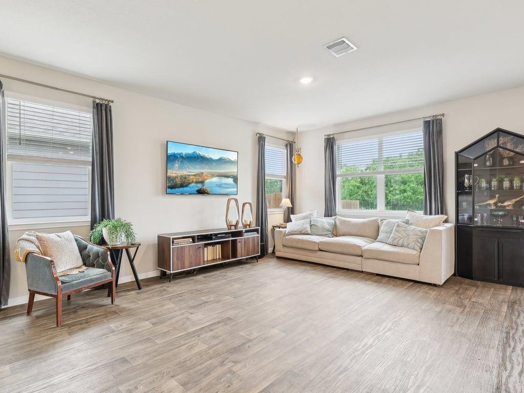 709 Bluffview Dr Property Photo 8