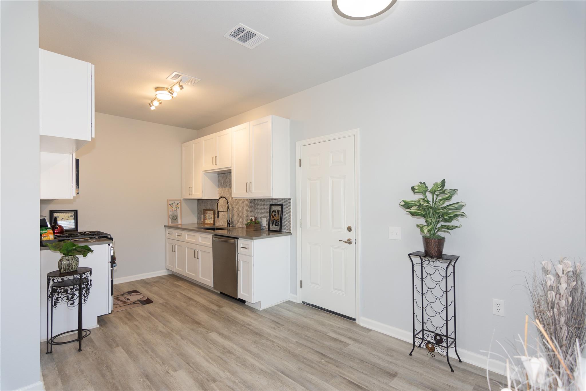 4602 Bundyhill Dr Property Photo 12