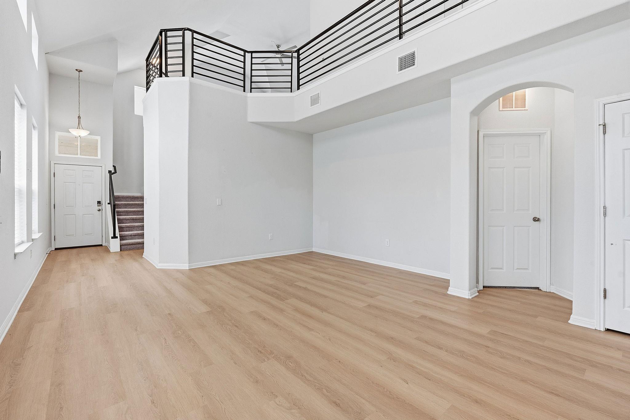 10221 Forest Grove Dr Property Photo 3