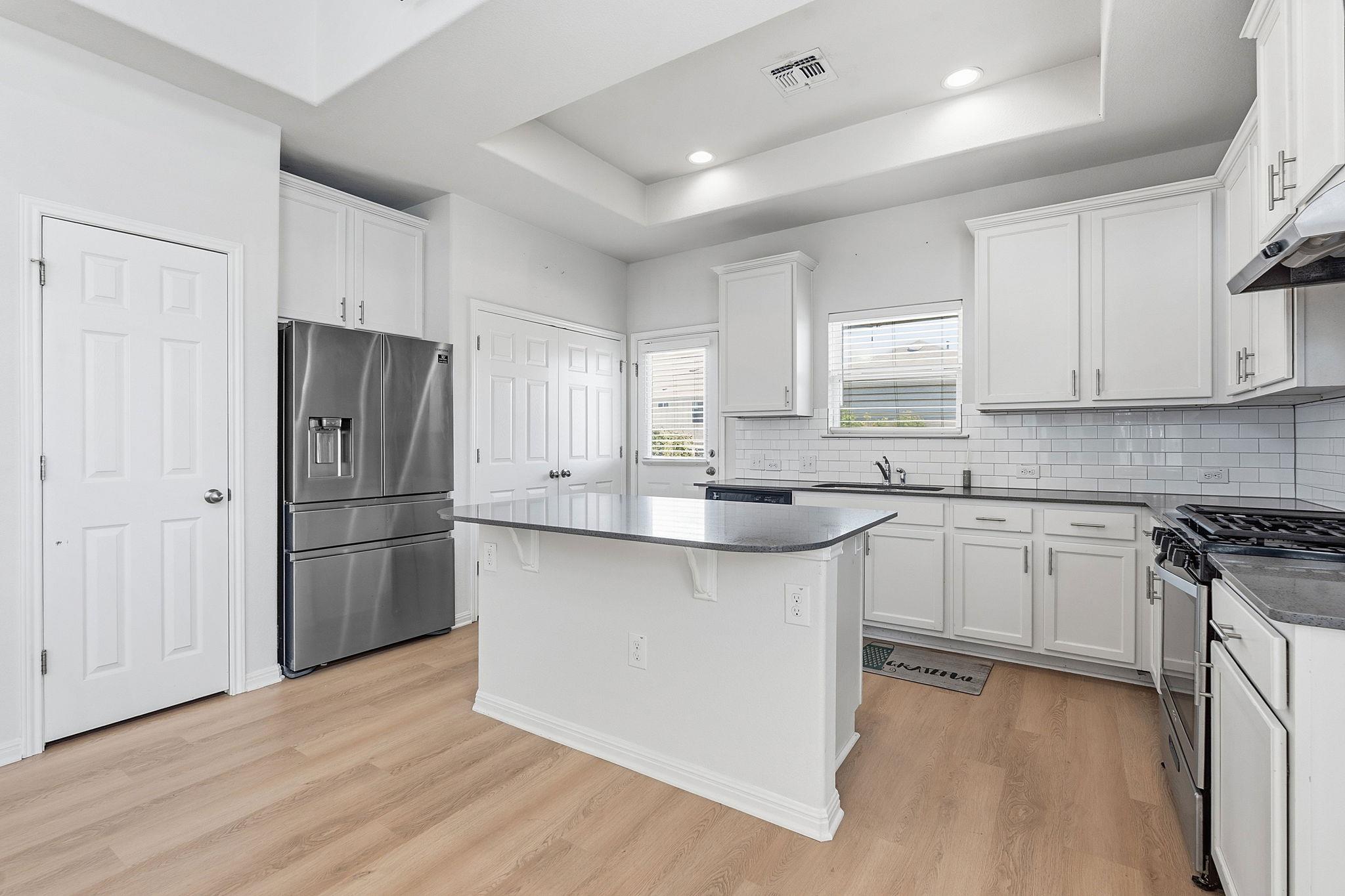 10221 Forest Grove Dr Property Photo 8
