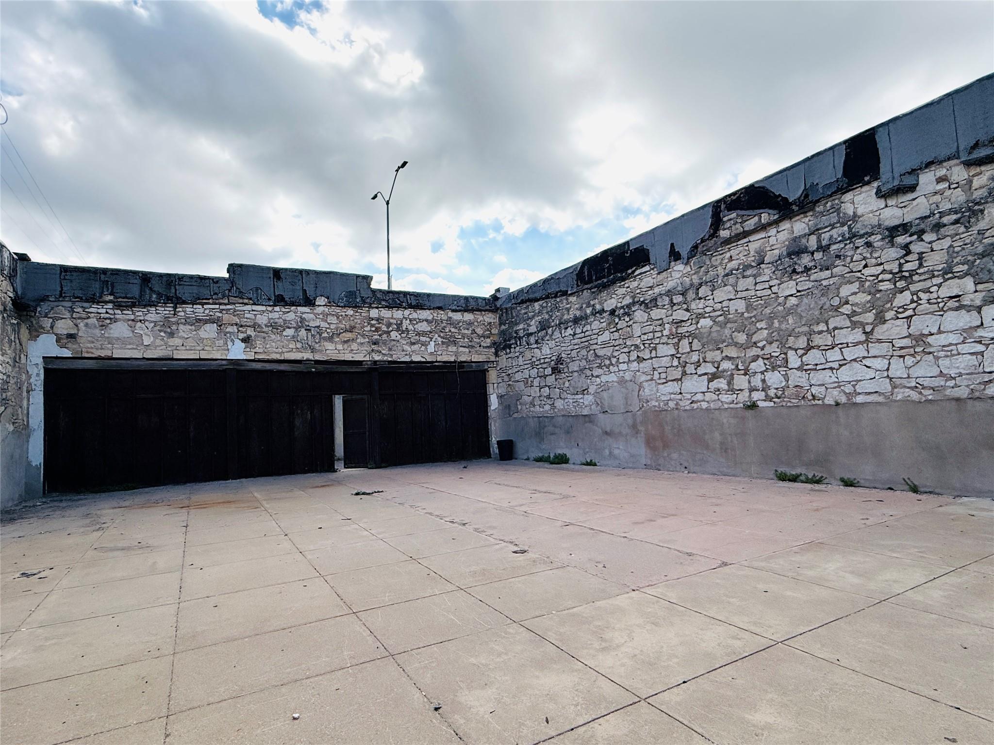 107 N Main St Property Photo 3
