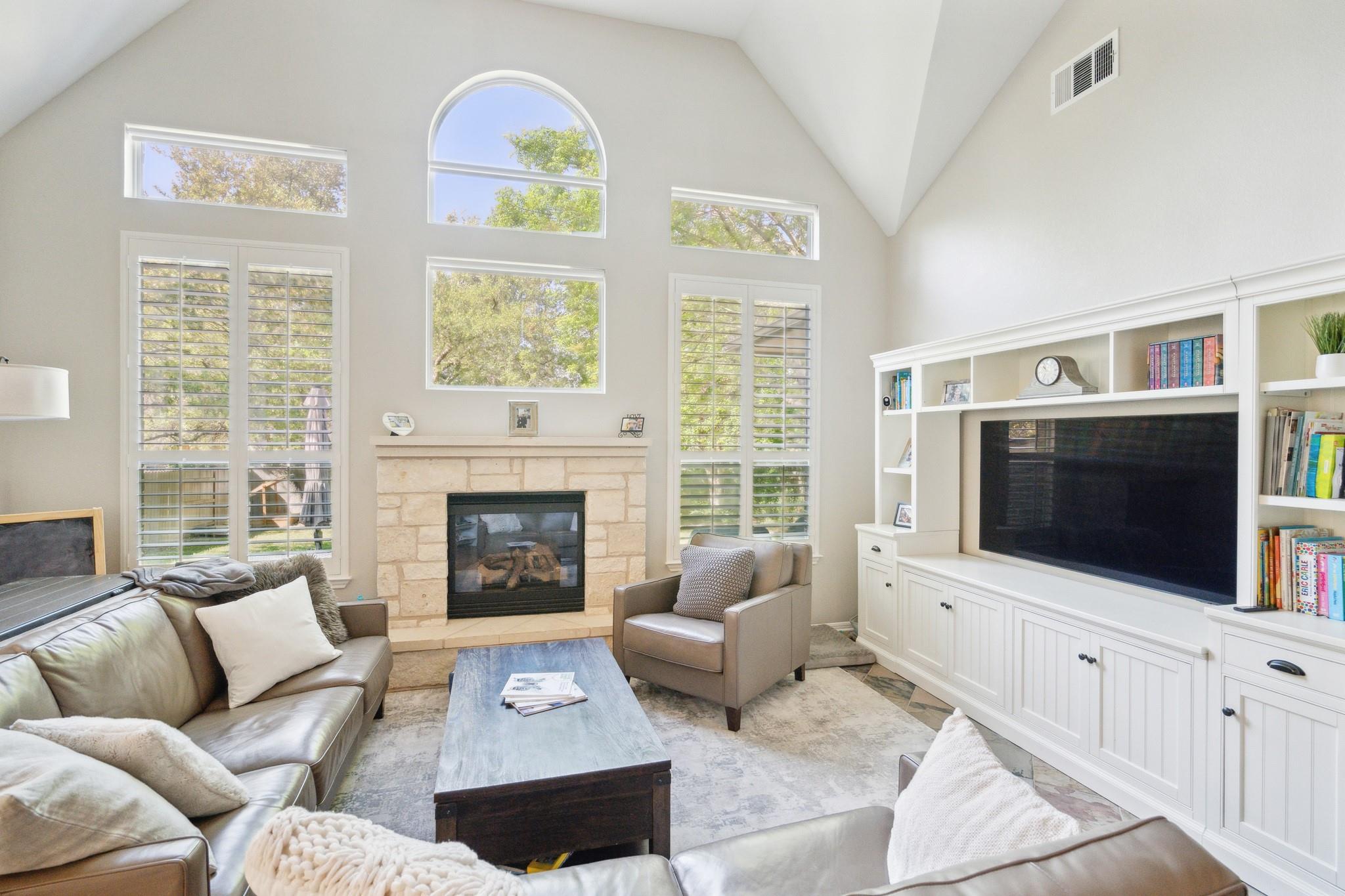 1304 Horseback Holw Property Photo 4