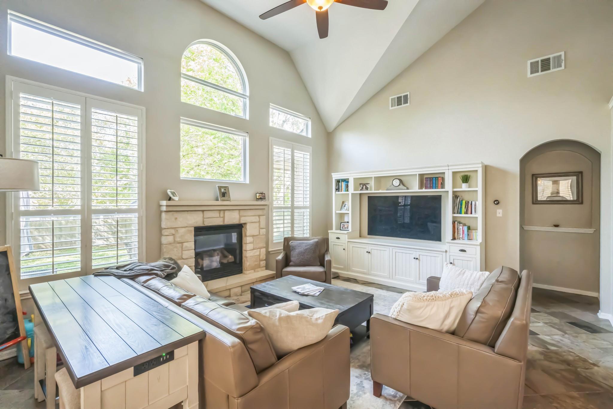 1304 Horseback Holw Property Photo 6