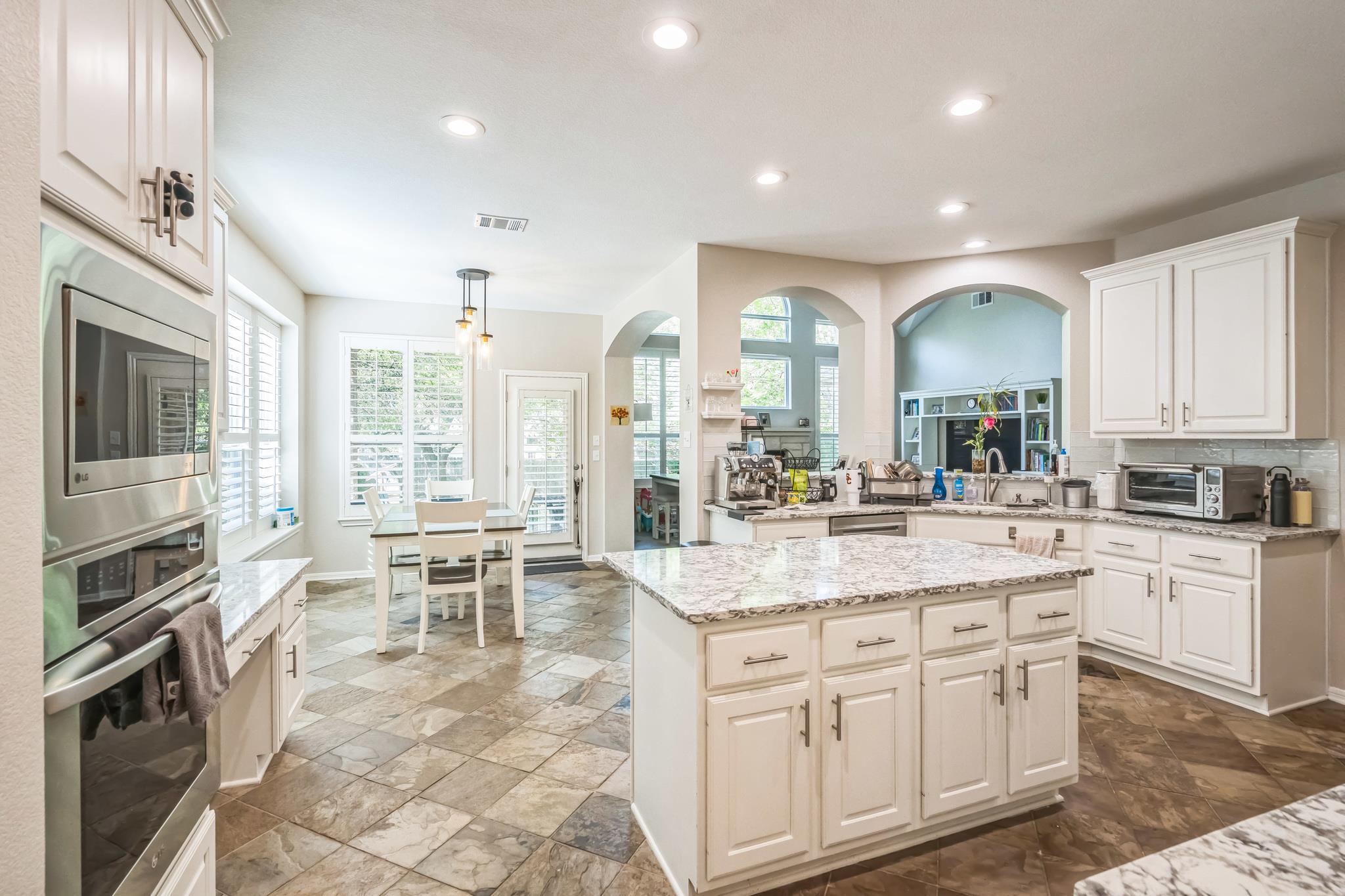 1304 Horseback Holw Property Photo 9