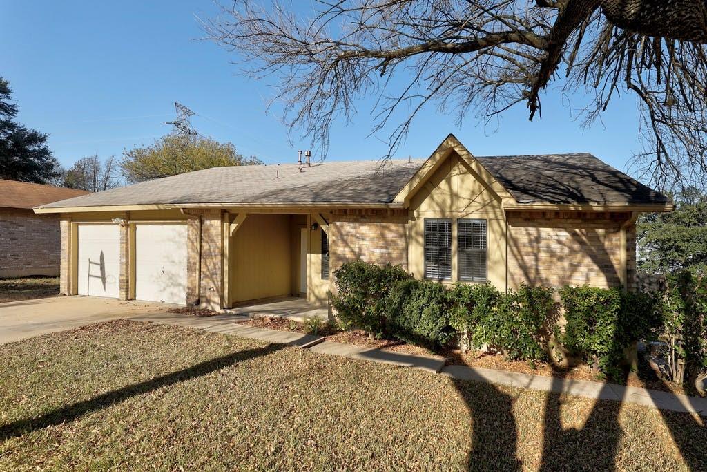 1214 Doonesbury Dr Property Photo 2
