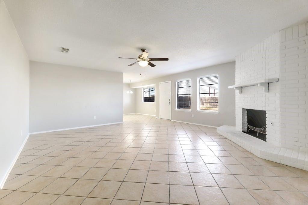 1214 Doonesbury Dr Property Photo 4