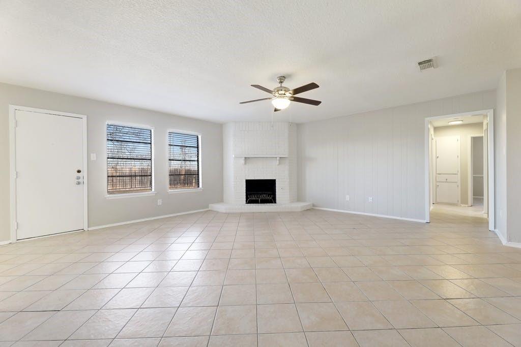 1214 Doonesbury Dr Property Photo 5
