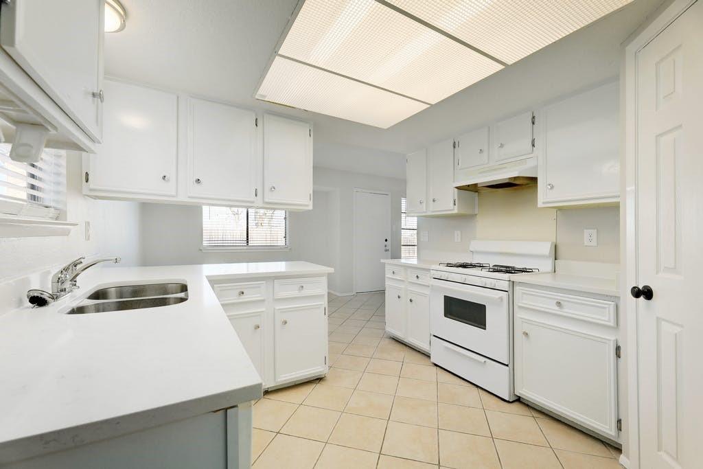 1214 Doonesbury Dr Property Photo 11