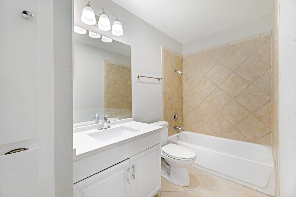 1214 Doonesbury Dr Property Photo 21