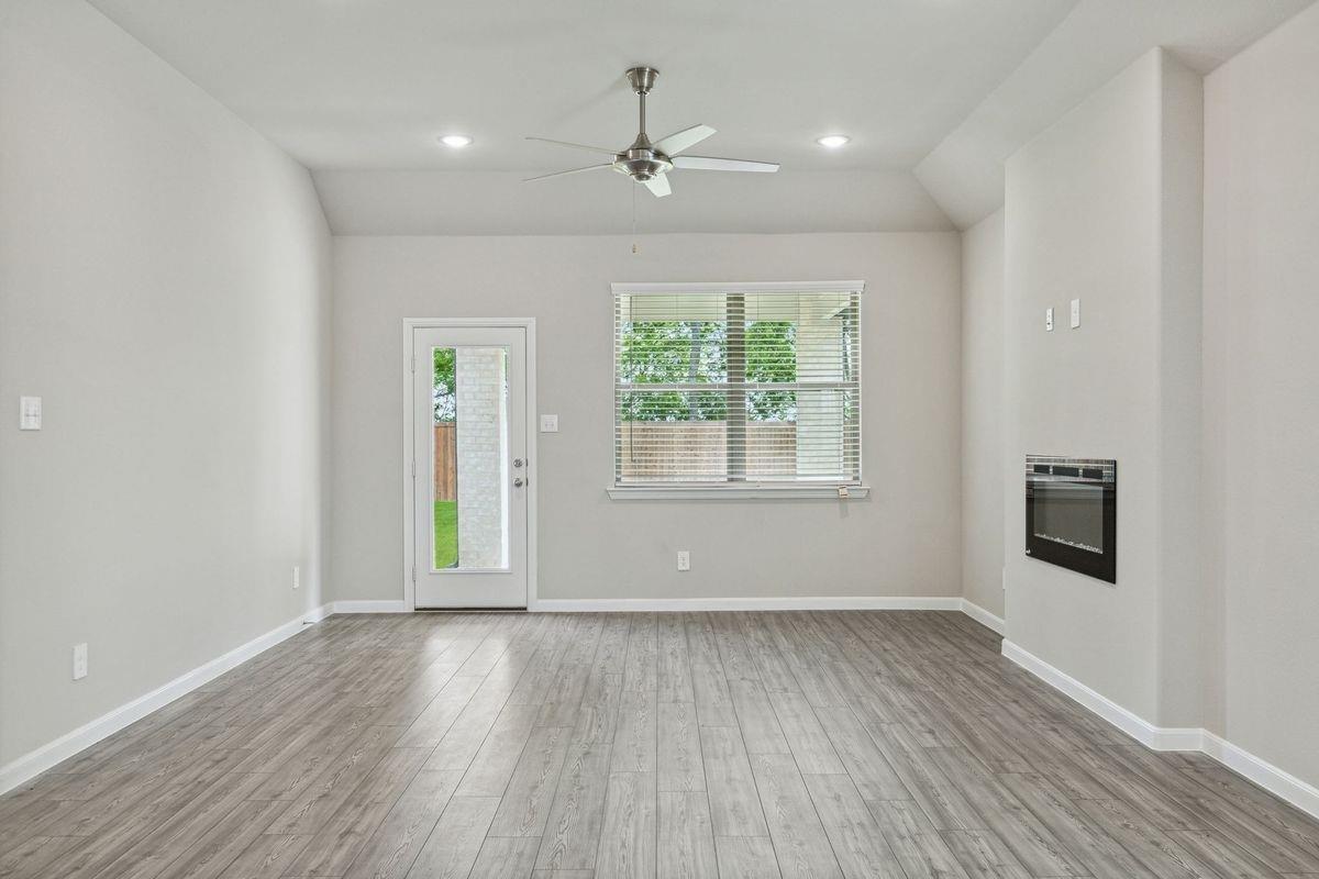 211 Hidalgo Ln Property Photo 3