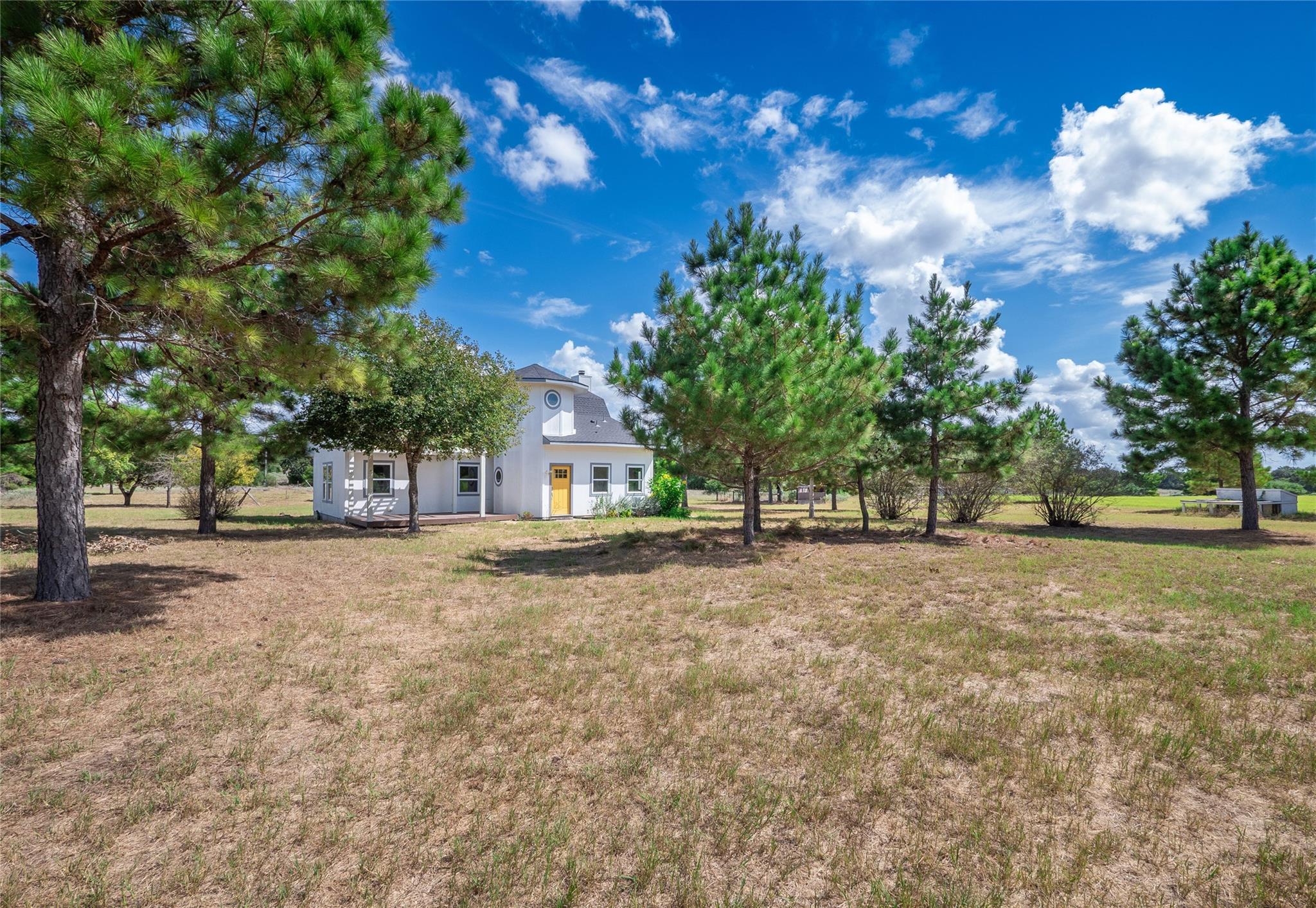 245 Country Ln Property Photo 1