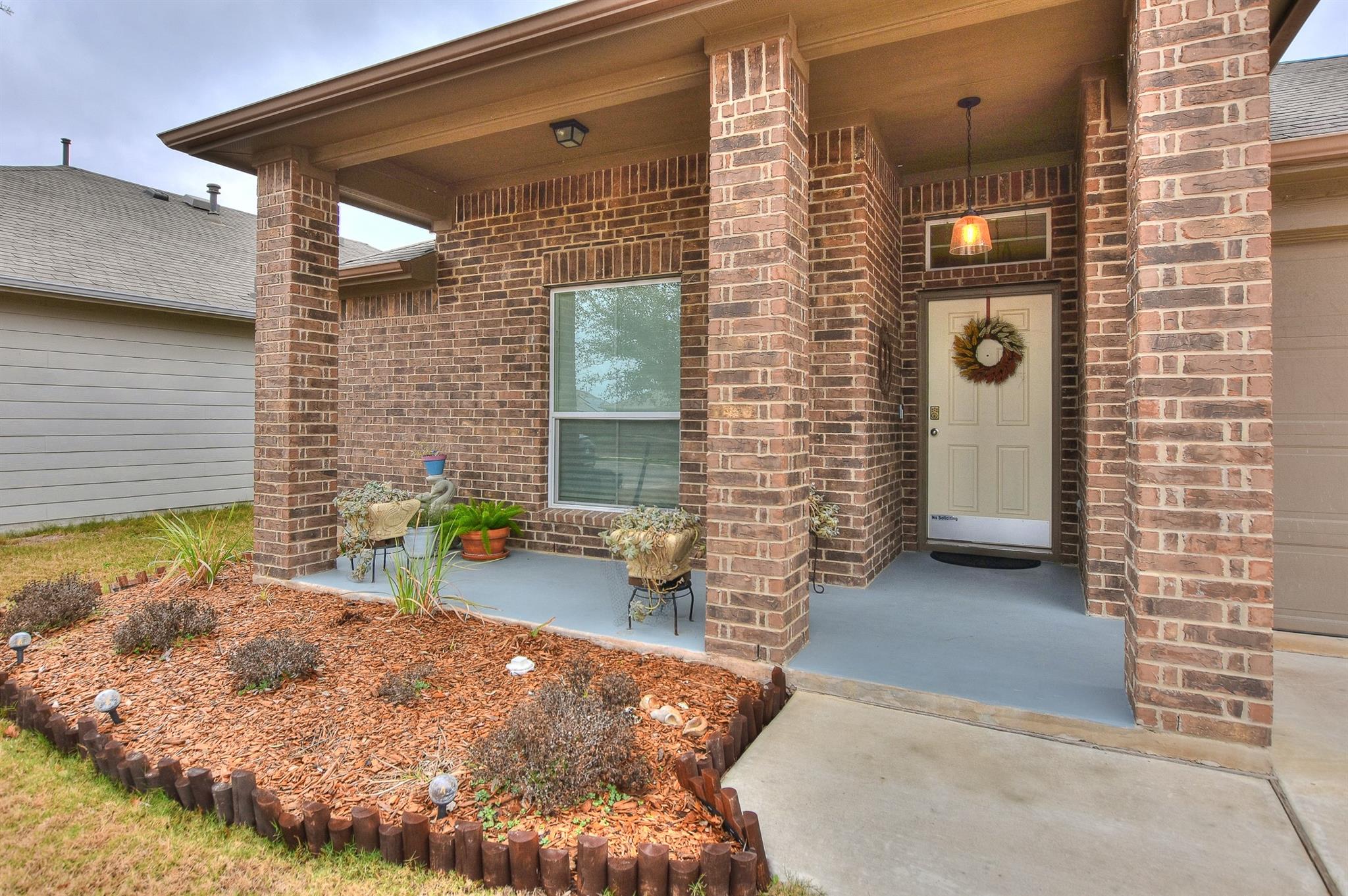 100 Seaholm Ln Property Photo 2