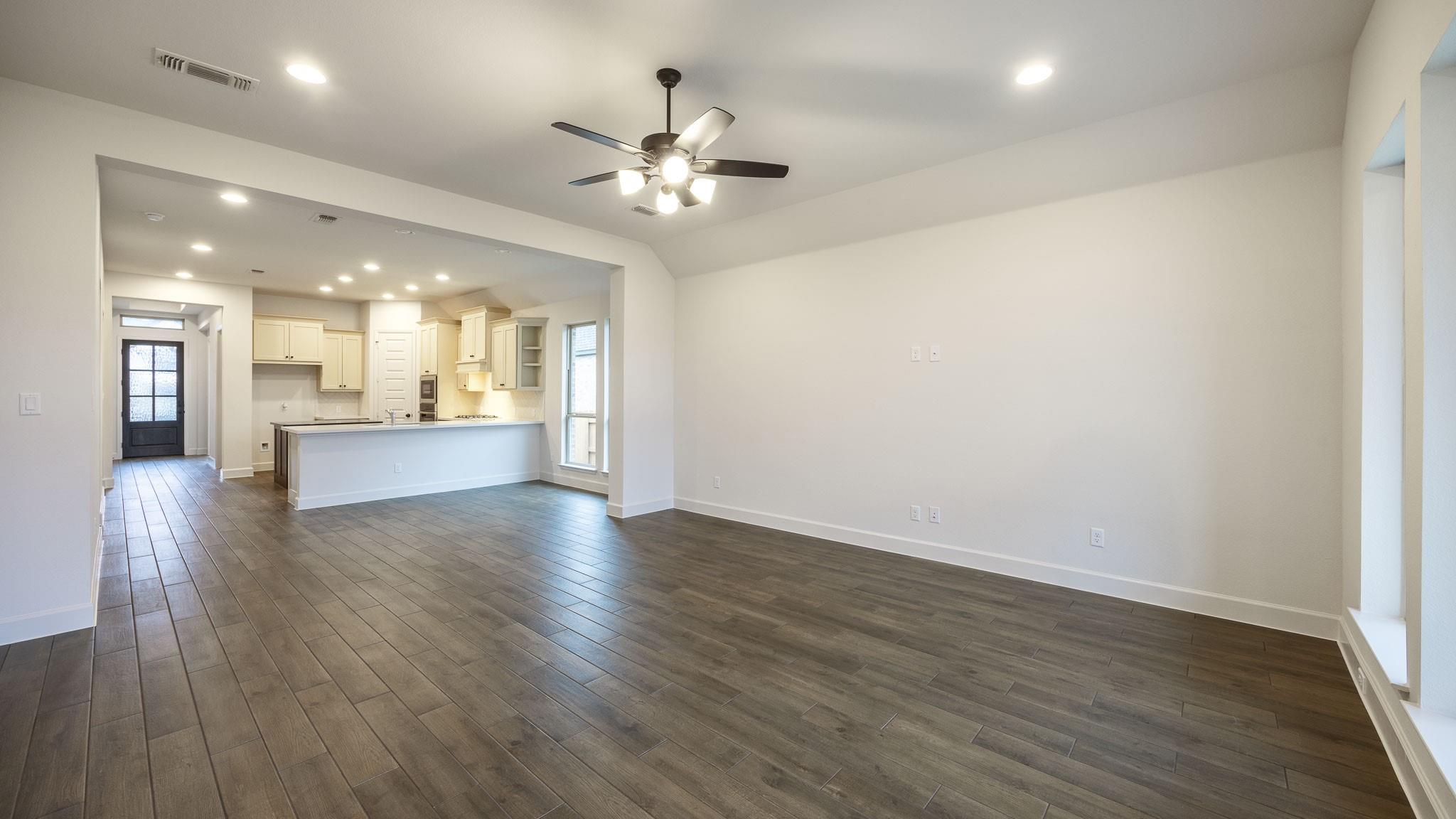 176 Plumbago Loop Property Photo 5
