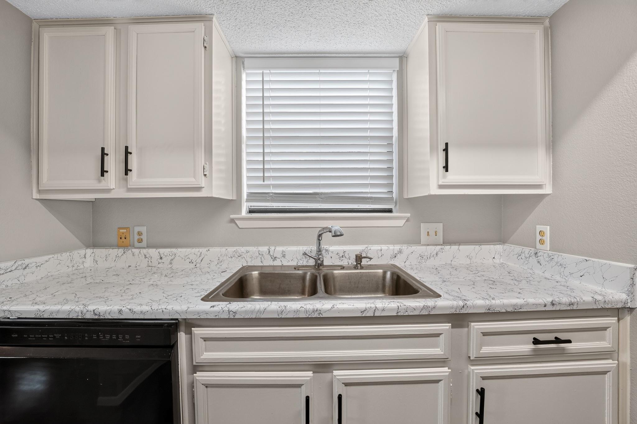 1509 Taron Dr Property Photo 10