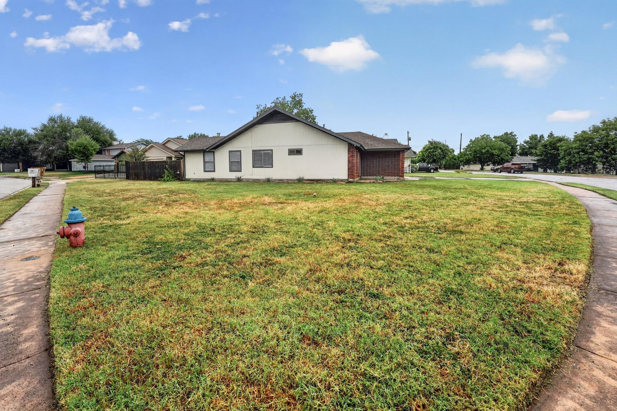 1509 Taron Dr Property Photo 24
