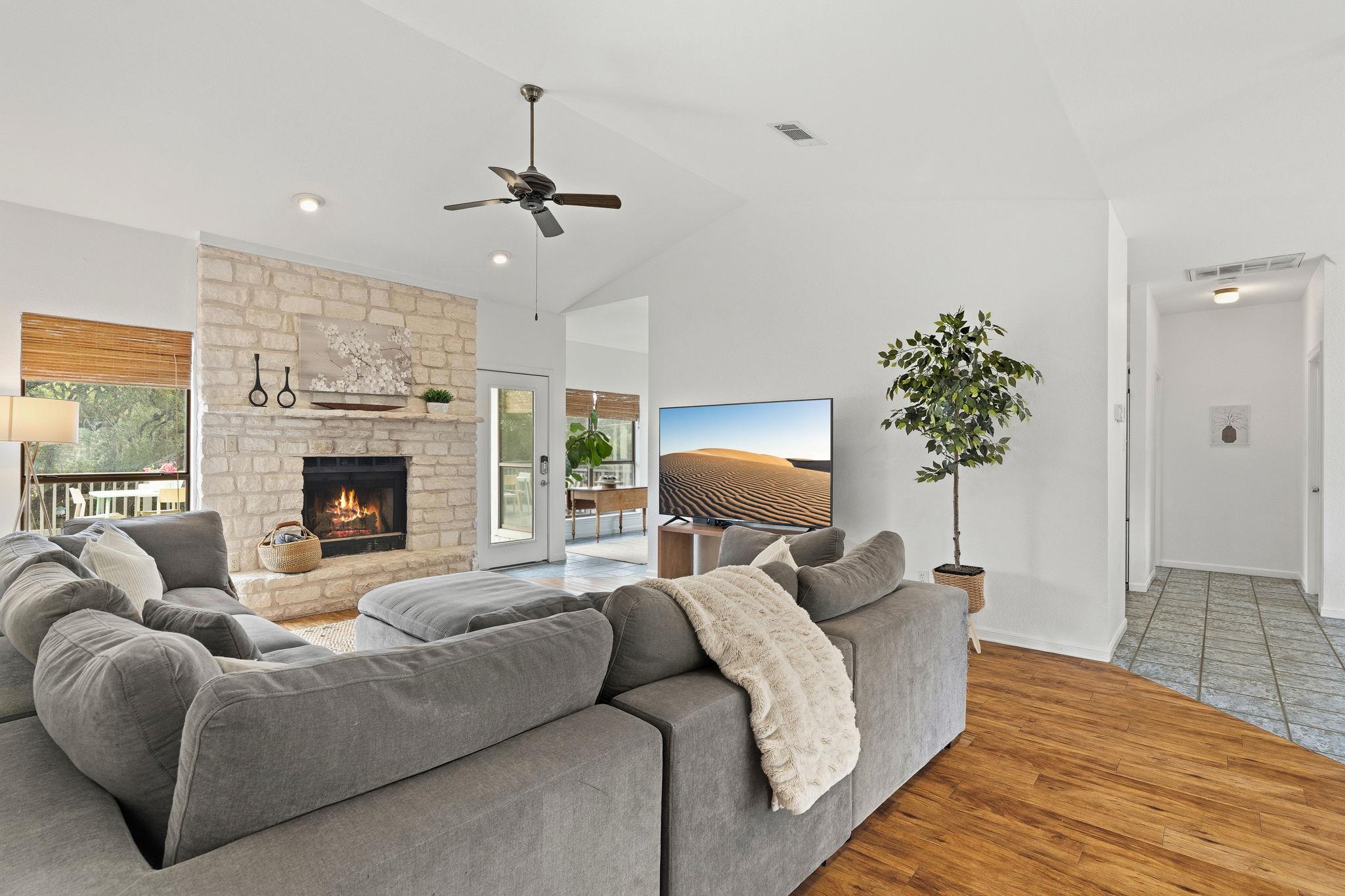 8501 Persimmon Grv Property Photo 4