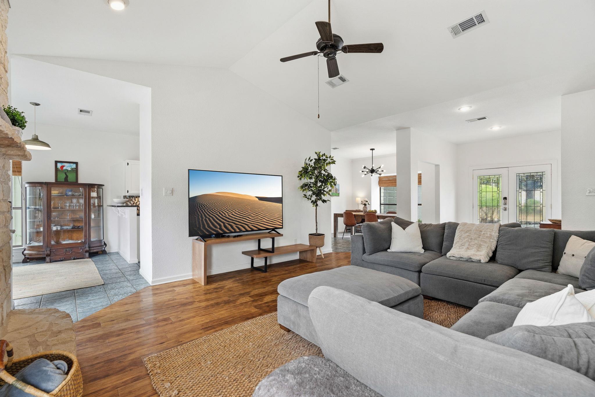 8501 Persimmon Grv Property Photo 6