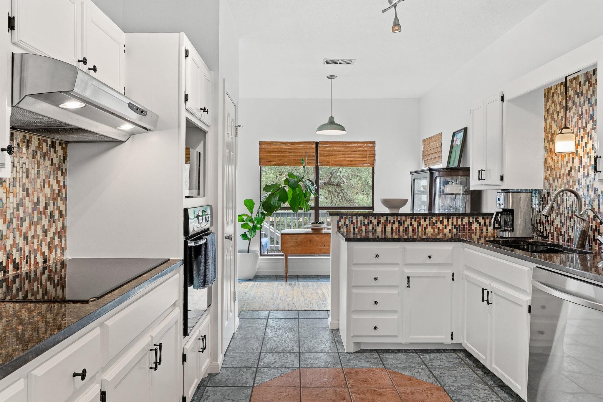 8501 Persimmon Grv Property Photo 9
