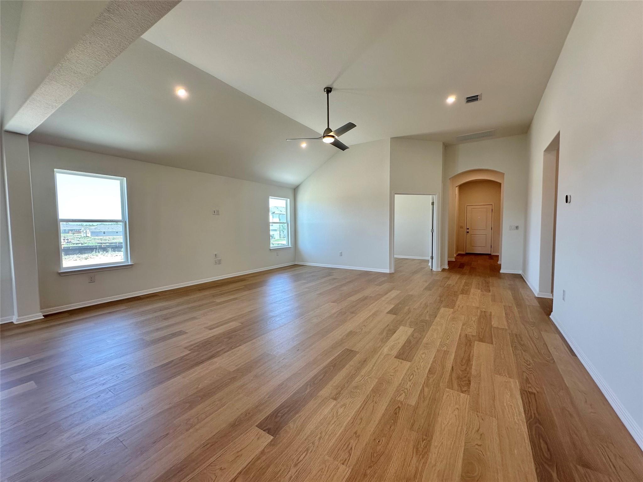 471 Young St Property Photo 2
