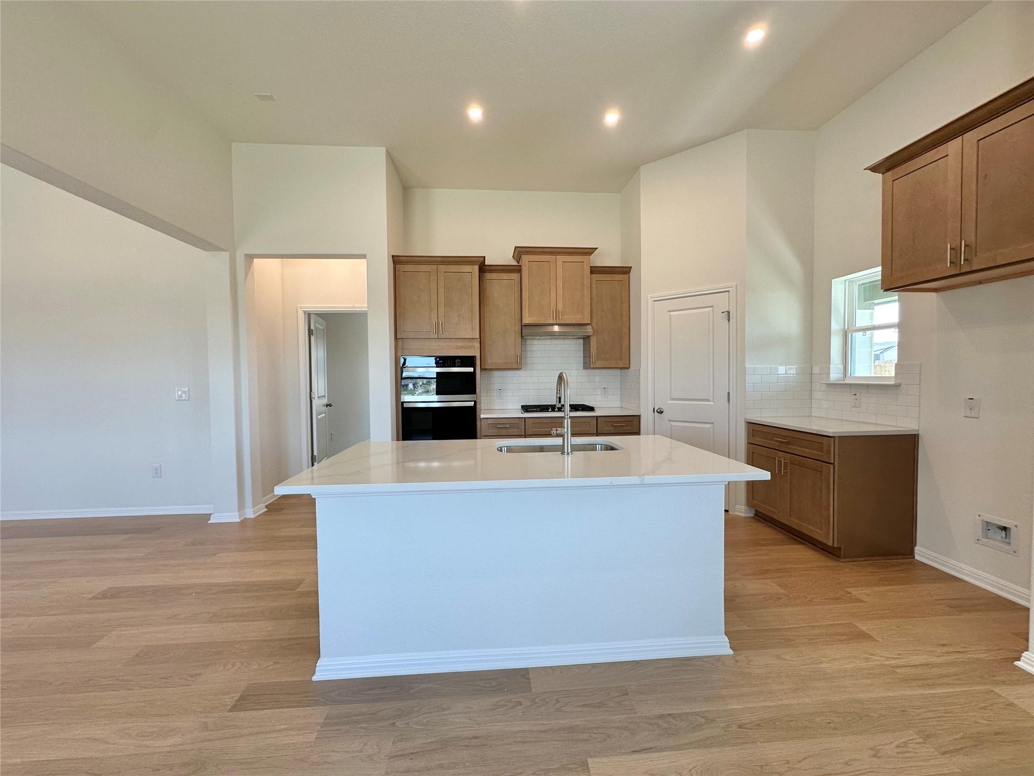 471 Young St Property Photo 3